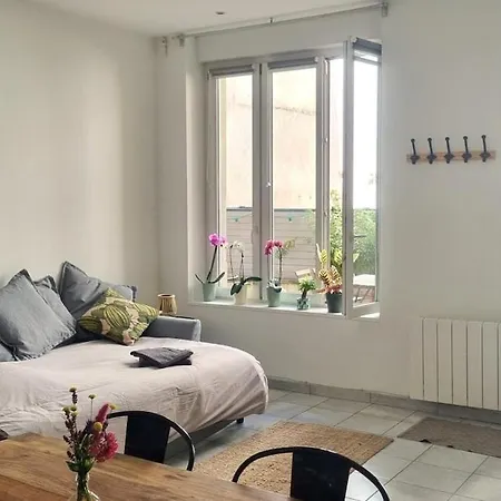 Quiet City-center Terrace Appartement *